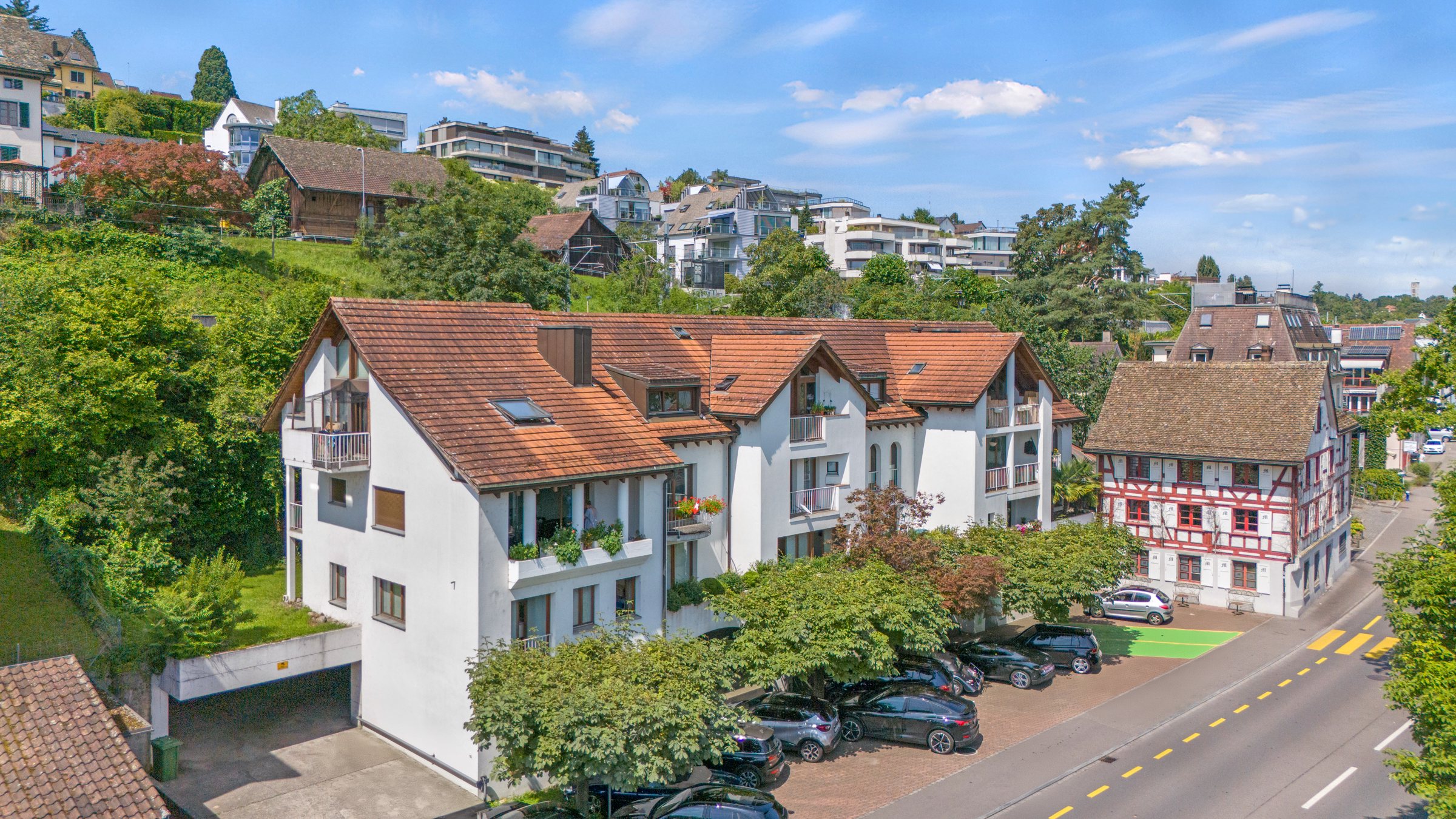 Titelfoto: Wohn- und Geschäftshaus Seestrasse 34 in Kilchberg