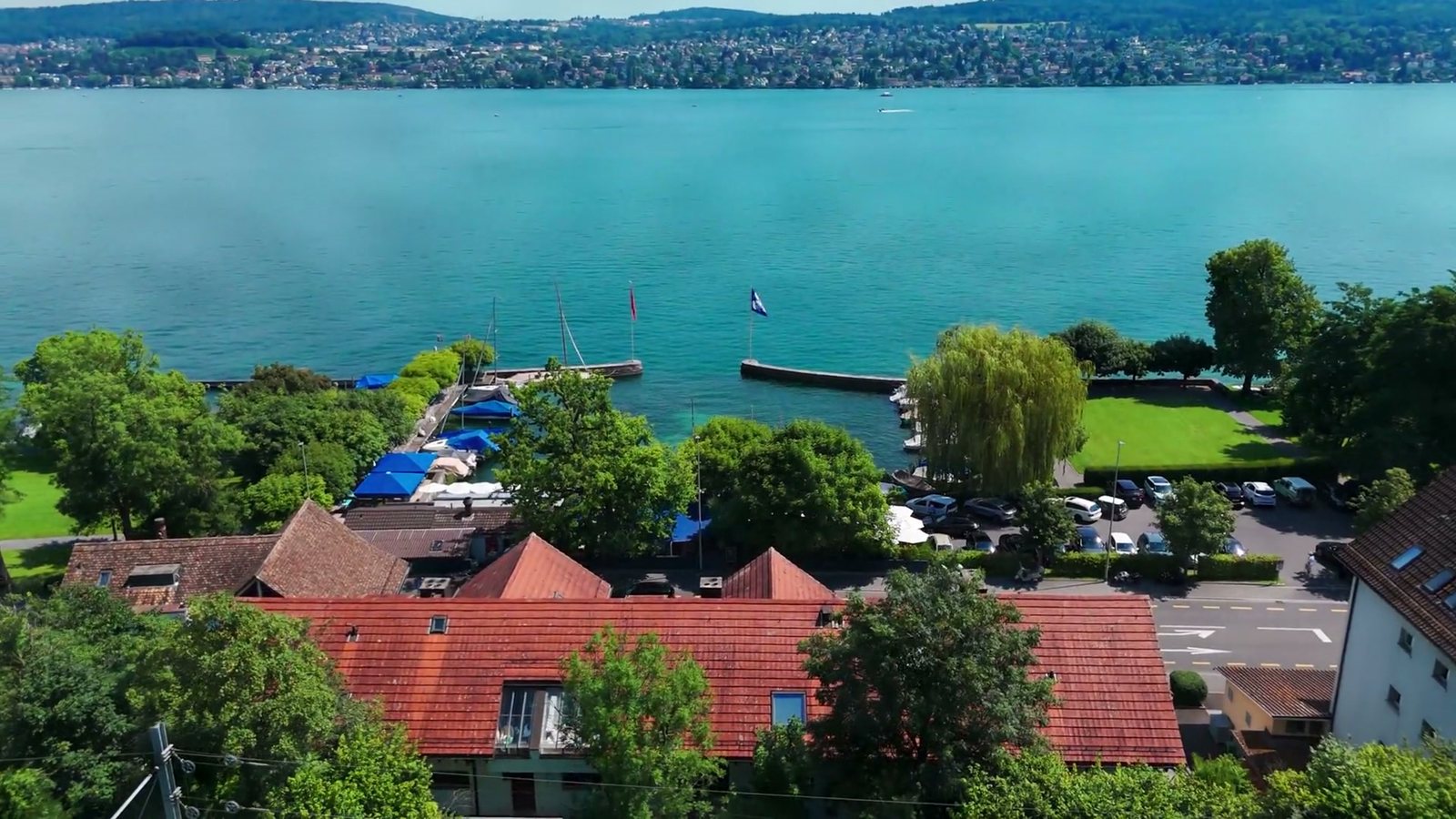 Blick über den Zürichsee vom Mönchhof in Kilchberg
